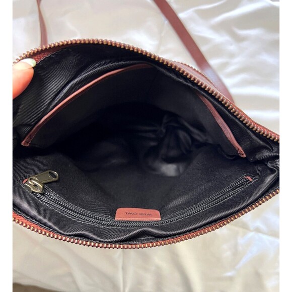 Wise Owl Cognac Leather Crossbody Bag – Adjustable Strap, Multi‑Pocket Design - Picture 8 of 16